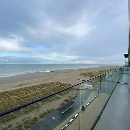 In With Ocean Views 公寓