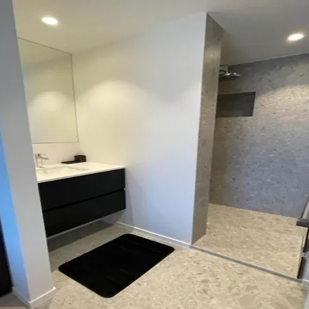 In With Ocean Views Apartamento